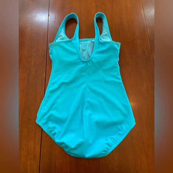 Lands’ End Women's Chlorine Resistant Soft Cup Tugless One Piece Swimsuit size 2 - Picture 8 of 11